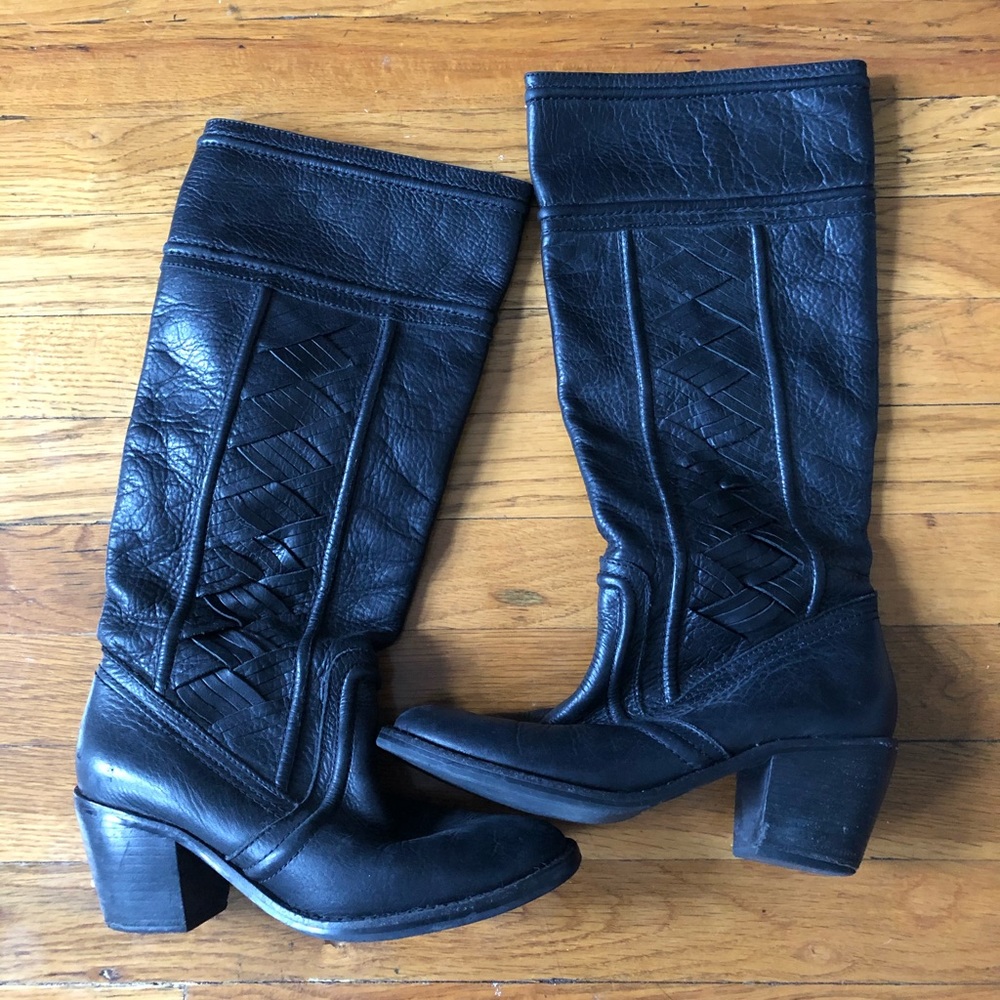 Fossil Boots